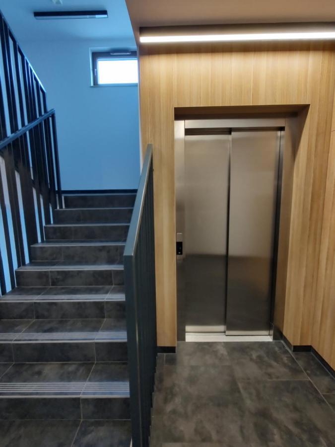 바르샤바 Uroczy Apartament Z Miejscem Na Auto W Garazu 아파트 외부 사진